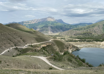 Дороги по краю озера Гижгит – фотографии России
