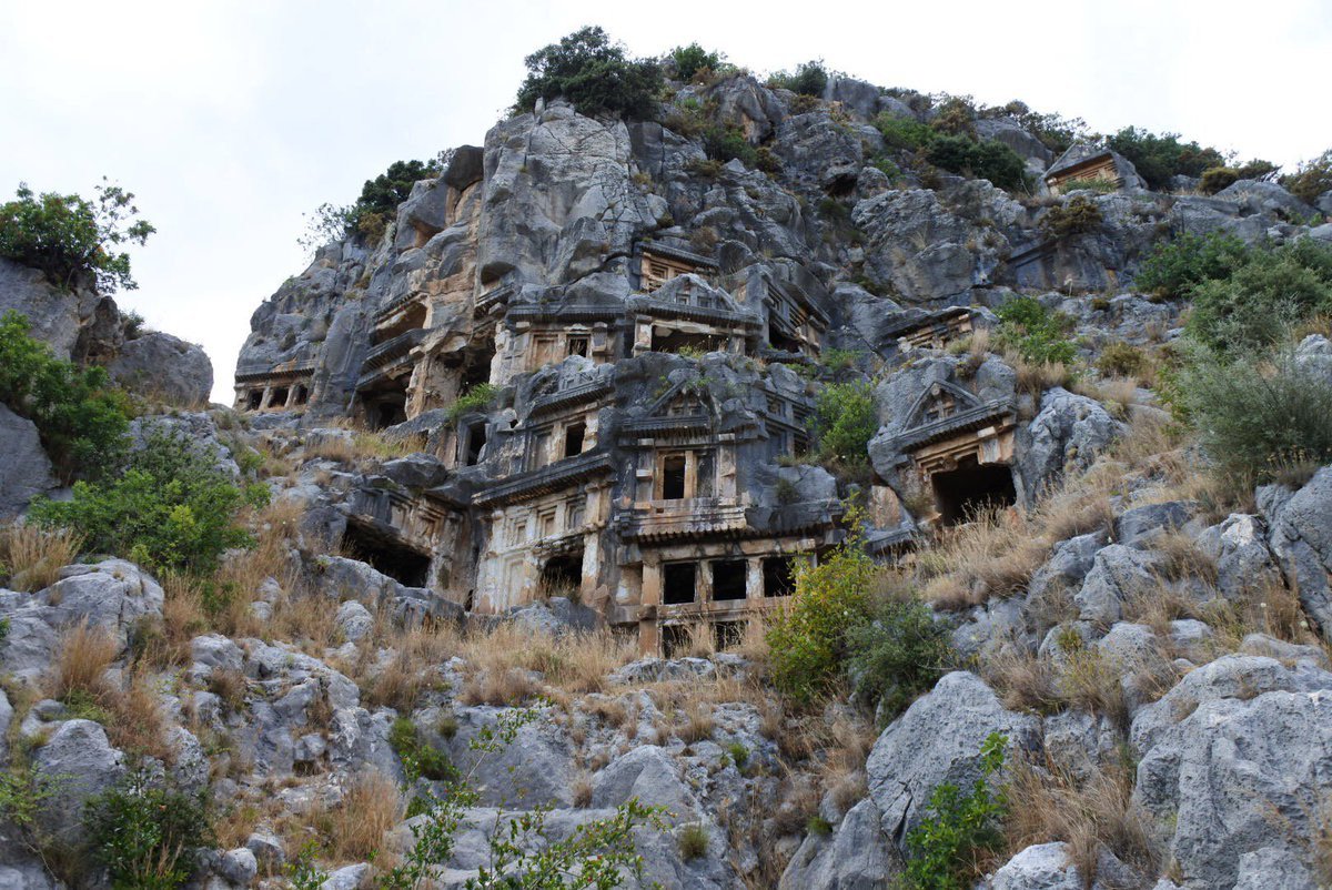 Скала-гробница византийских времён в городе Мира (Myra) в Кемере, Турция – фотографии Турции