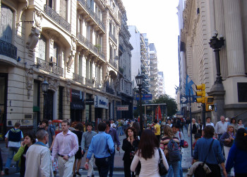 Оживленная улица. Росарио. Аргентина. – фотографии Аргентины