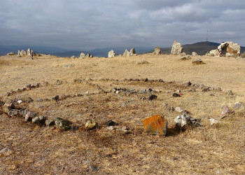 Раскопки Зорац Карер (Zorats Karer) в городе Сисиан, Армения – фотографии Армении