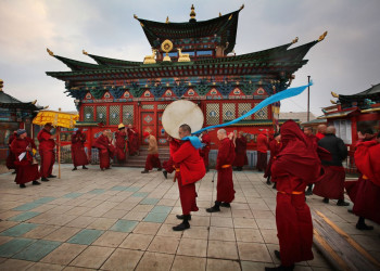 Иволгинский дацан - буддийский монастырь в Бурятии, при котором открыт университет – фотографии России