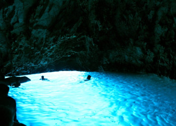 Раньше к Голубой пещере не было никакого доступа из открытого моря – фотографии Хорватии