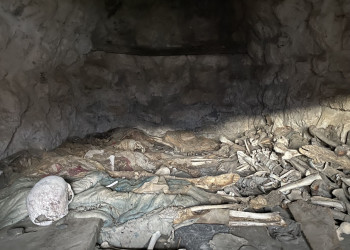 Кости и черепа в усыпальницах города мёртвых Даргавс, Осетия – фотографии России