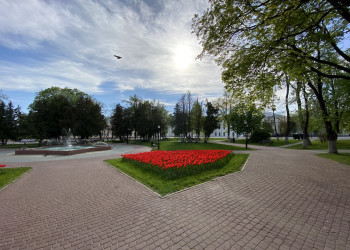 Сквер Ленина на майские праздники, Калуга – фотографии России