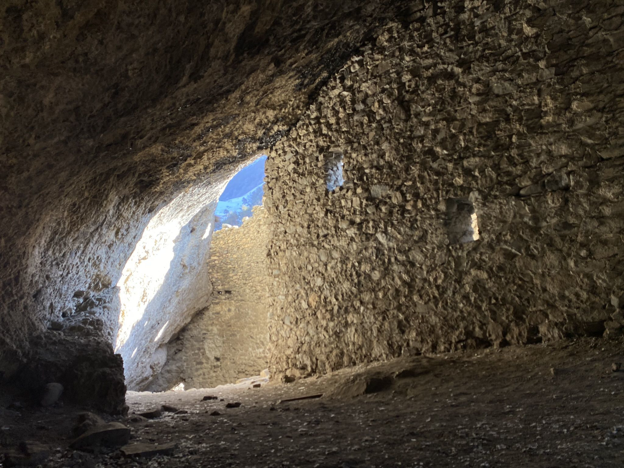 Прогулка по старой крепости Дзивгис – фотографии России