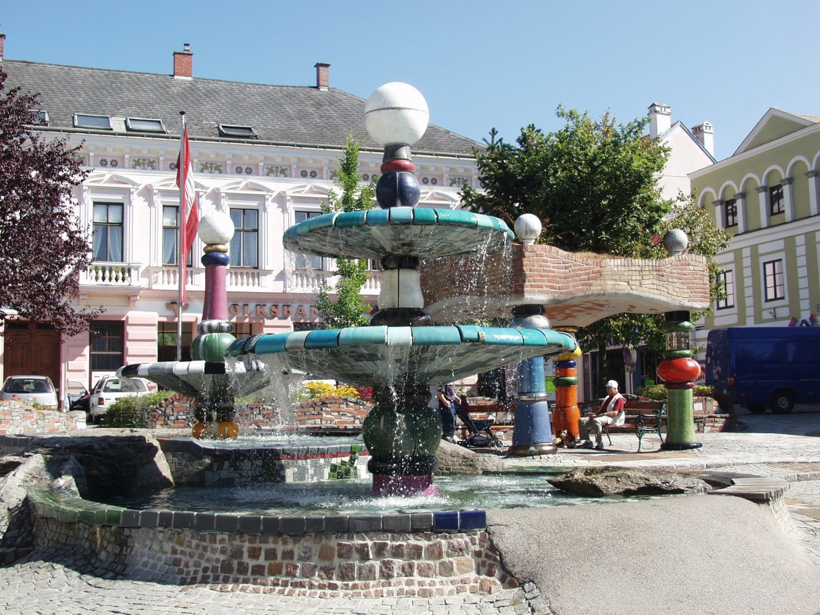 Фонтан Хундертвассера (Hundertwasserbrunnen) – фотографии Австрии