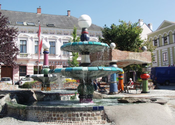 Фонтан Хундертвассера (Hundertwasserbrunnen) – фотографии Австрии