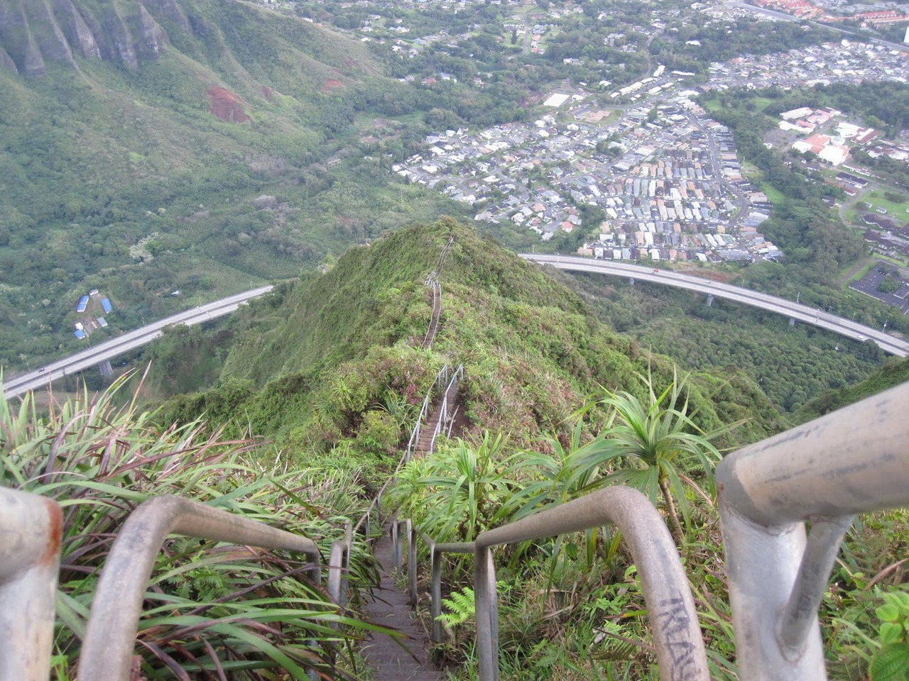 Тропа Хайку, Гавайские острова, США – фотографии США