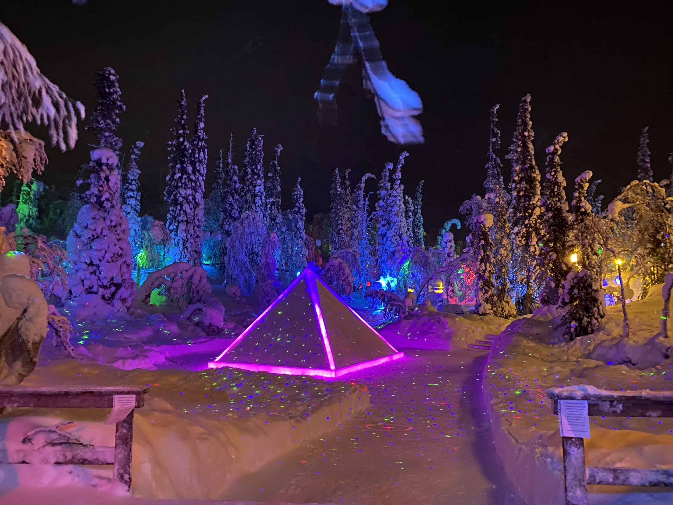 Пирамида в таинственном лесу, Кировск – фотографии России