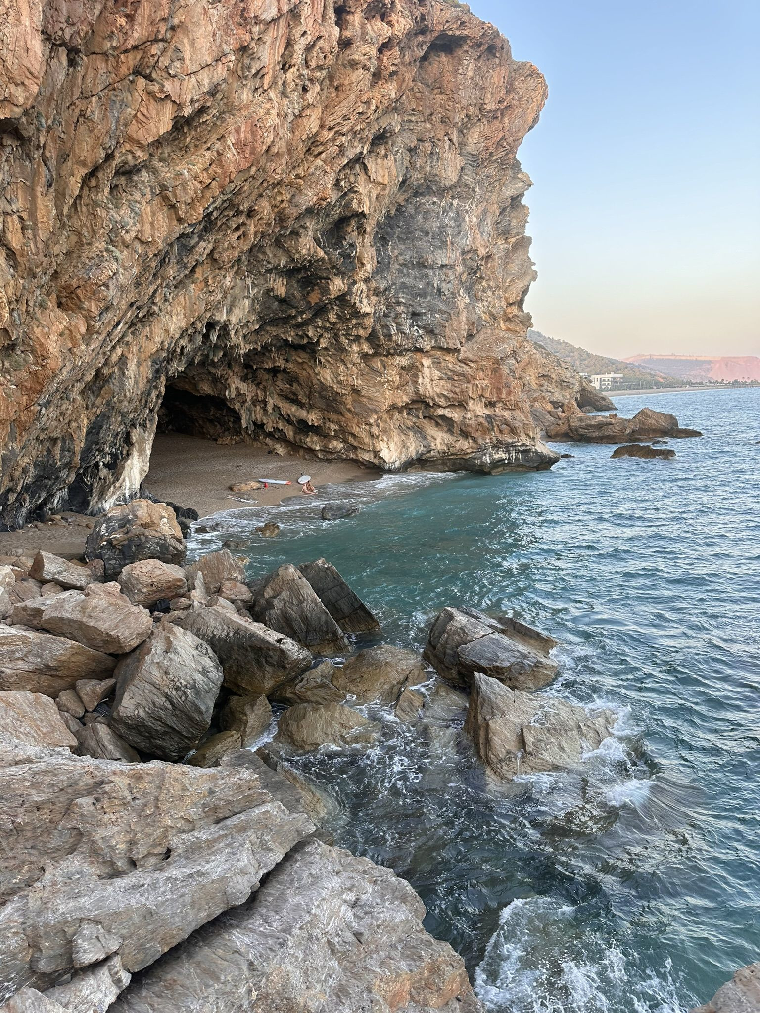 Пещера Yanışlı Beach Cave, район Гульнар, провинция Мерсин, фото 2 – фотографии Турции