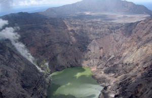 Кратерное озеро – фотографии Северных Марианских островов