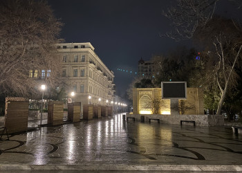 Ночью в площади Фонтанов в Баку – фотографии Азербайджана