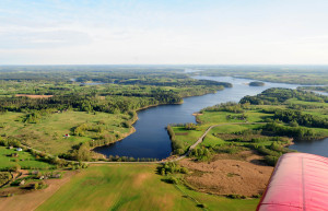 Вид на озеро Сартай с самолёта – фотографии Литвы