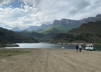 На берегу озеро Гижгит – фотографии России