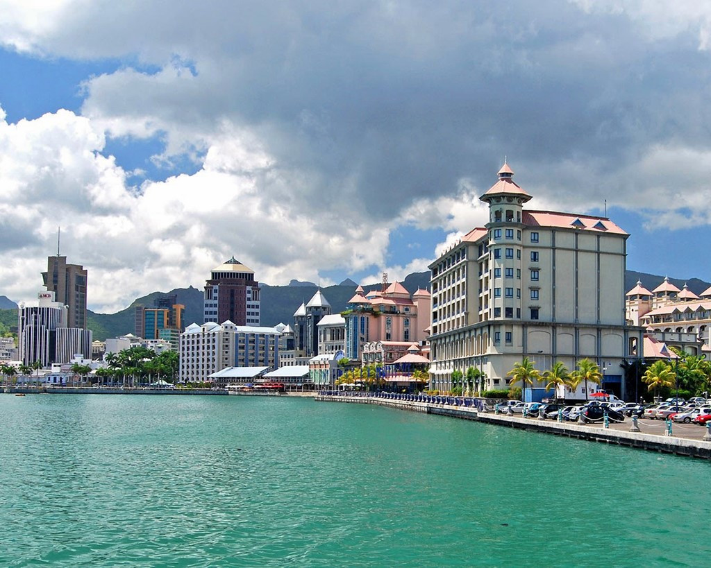 Жилые дома на побережье города Порт-Луи. Маврикий – фотографии Маврикия