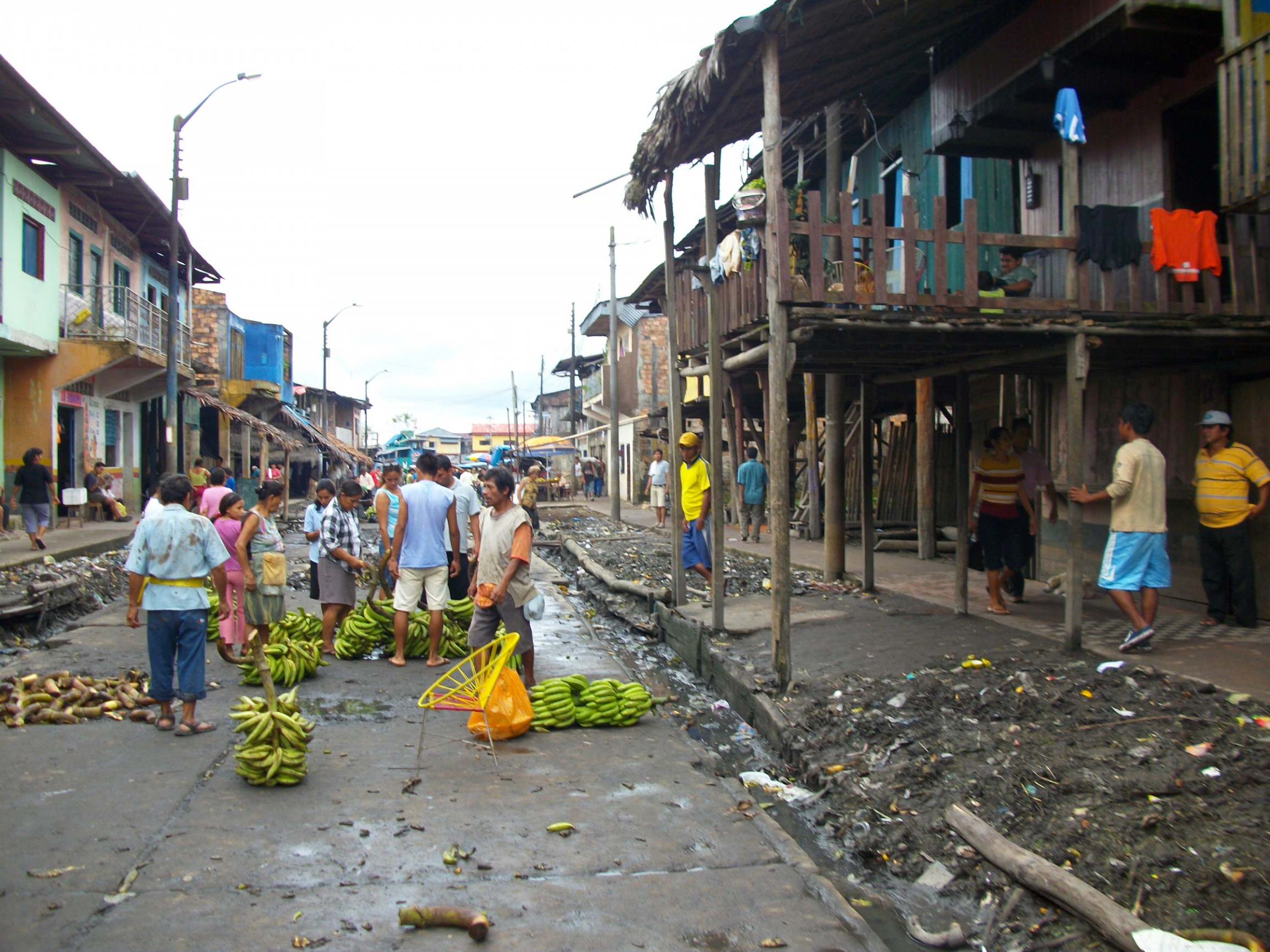 Деревня в Белене – район Икитоса, Перу, в сезон дождей – фотографии Перу