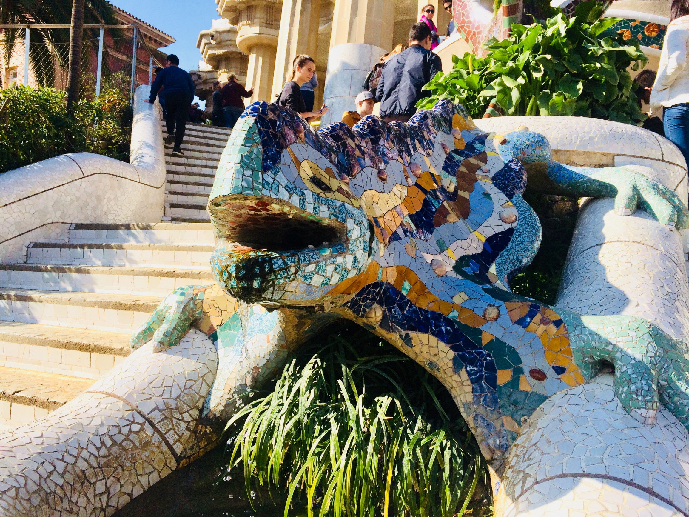 Популярный парк Гуэля (Park Guell) в Испании – фотографии Испании