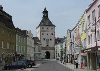 Главная улица Фёклабрука. Австрия – фотографии Австрии