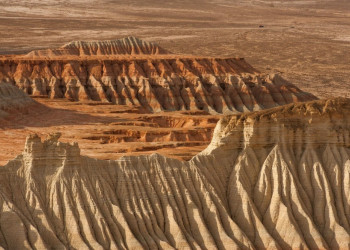 Природный каньон Янги-Кала (Yangy-kala) рядом с Туркменбашы, Туркменистан – фотографии Туркменистана