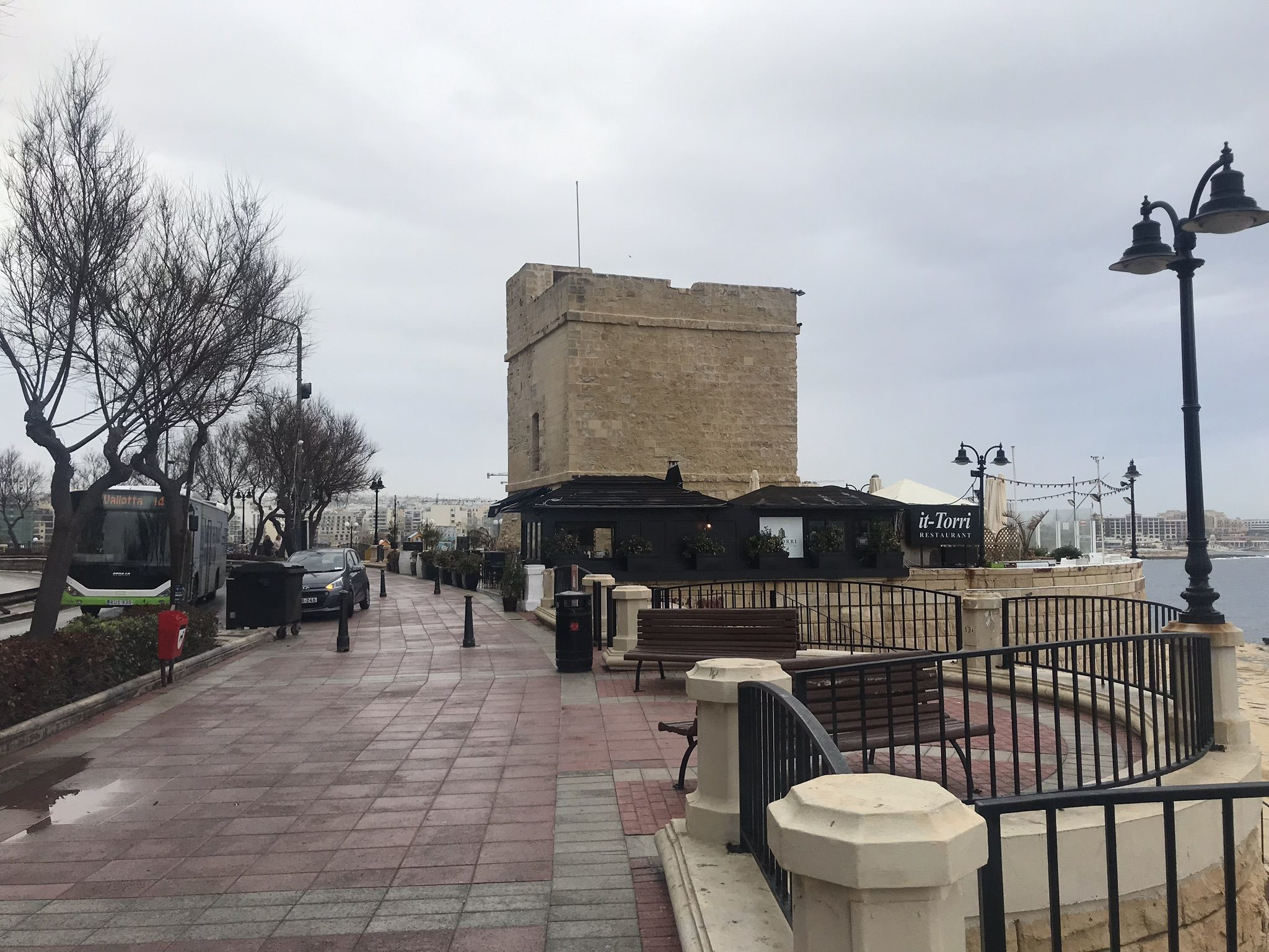 Прогулка по набережной Слимы – фотографии Мальты