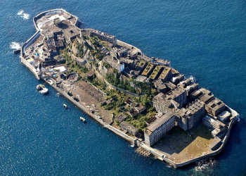 Японский остров Мицубиси Гункандзима (Gunkanjima) – фотографии Японии