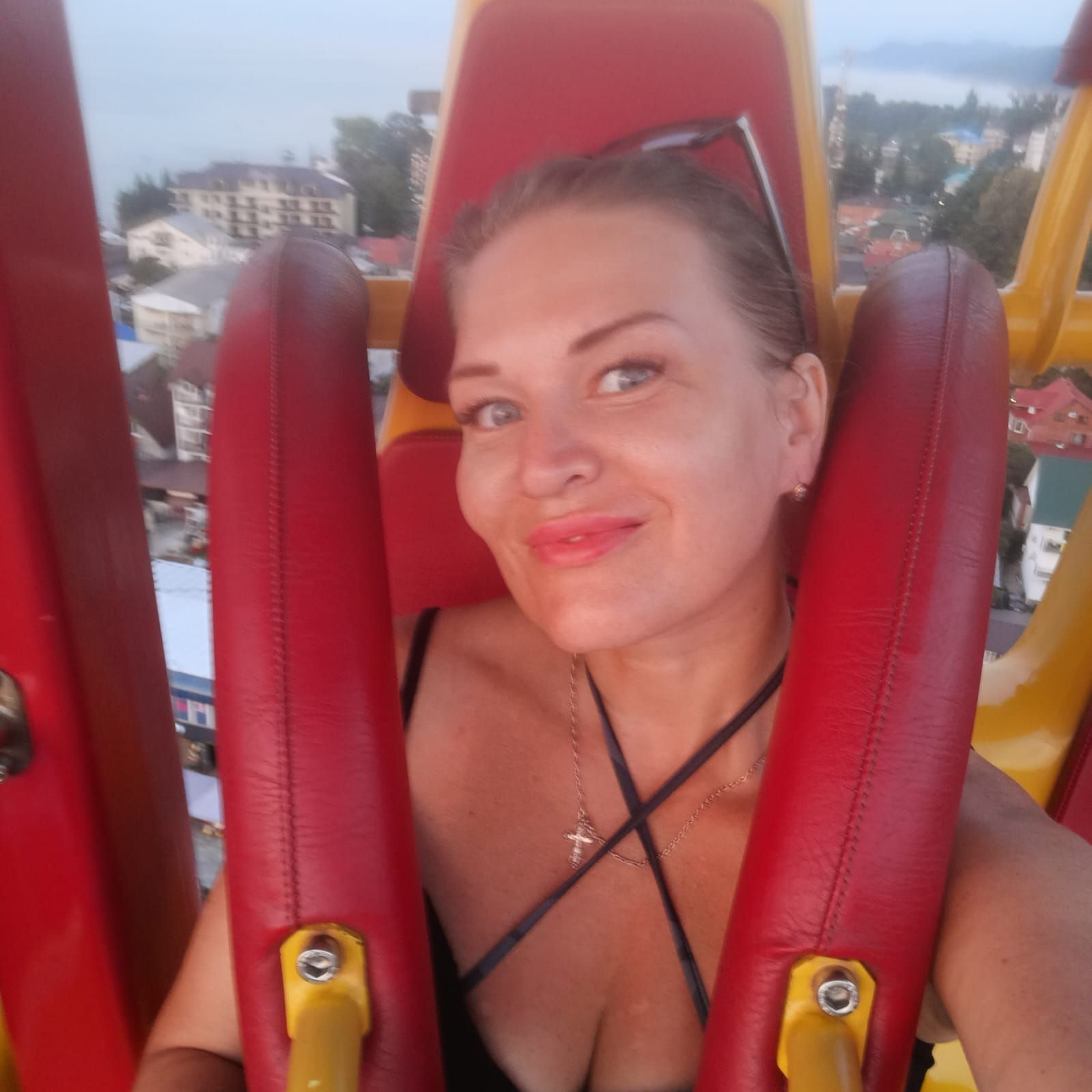 Колесо в Лазаревском – фотографии России