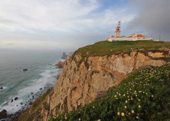 Пустынный утёс - мыс Рока в Португалии – фотографии Португалии