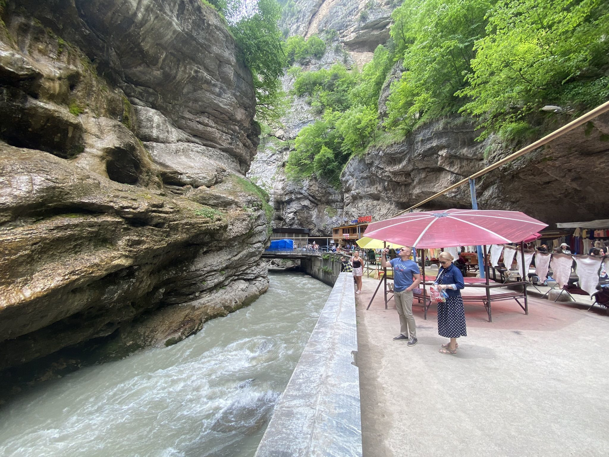 Чегемское ущелье, река и водопады, июнь 2022 – фотографии России