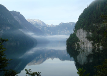 К счастью для рыболовов, на озере Кёнигзее (Königssee) разрешено ловить рыбу, которой там много – фотографии Германии