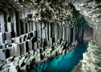 Фингалова пещера, Шотландия, Великобритания – фотографии Великобритании