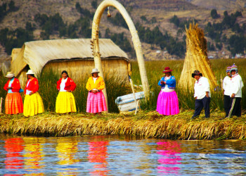 Плавучие острова Урос на озере Титикака – фотографии Перу