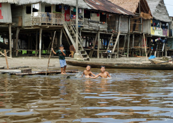Белен – район Икитоса, похожий на деревню на воде в сезон дождей – фотографии Перу