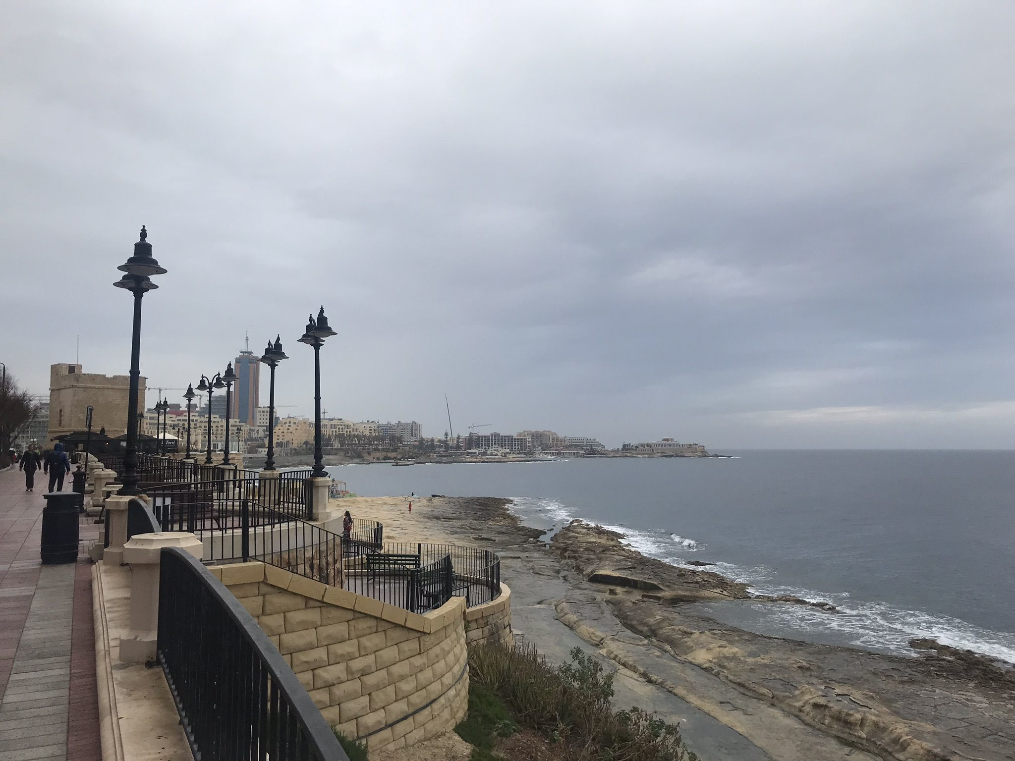 Набережная в районе Слимы – фотографии Мальты