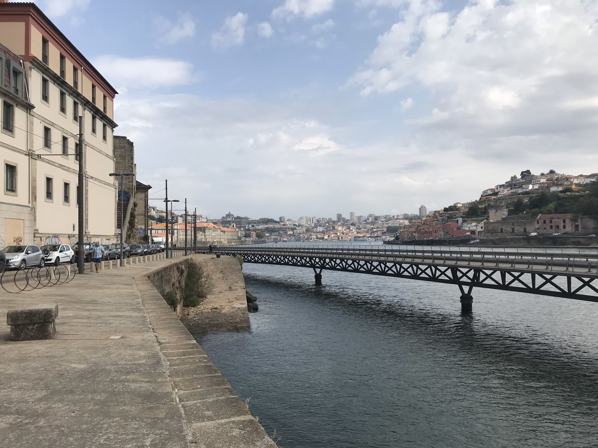 Прогулка вдоль реки по набережной Порту в сентябре – фотографии Португалии