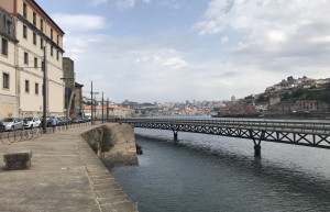 Прогулка вдоль реки по набережной Порту в сентябре – фотографии Португалии