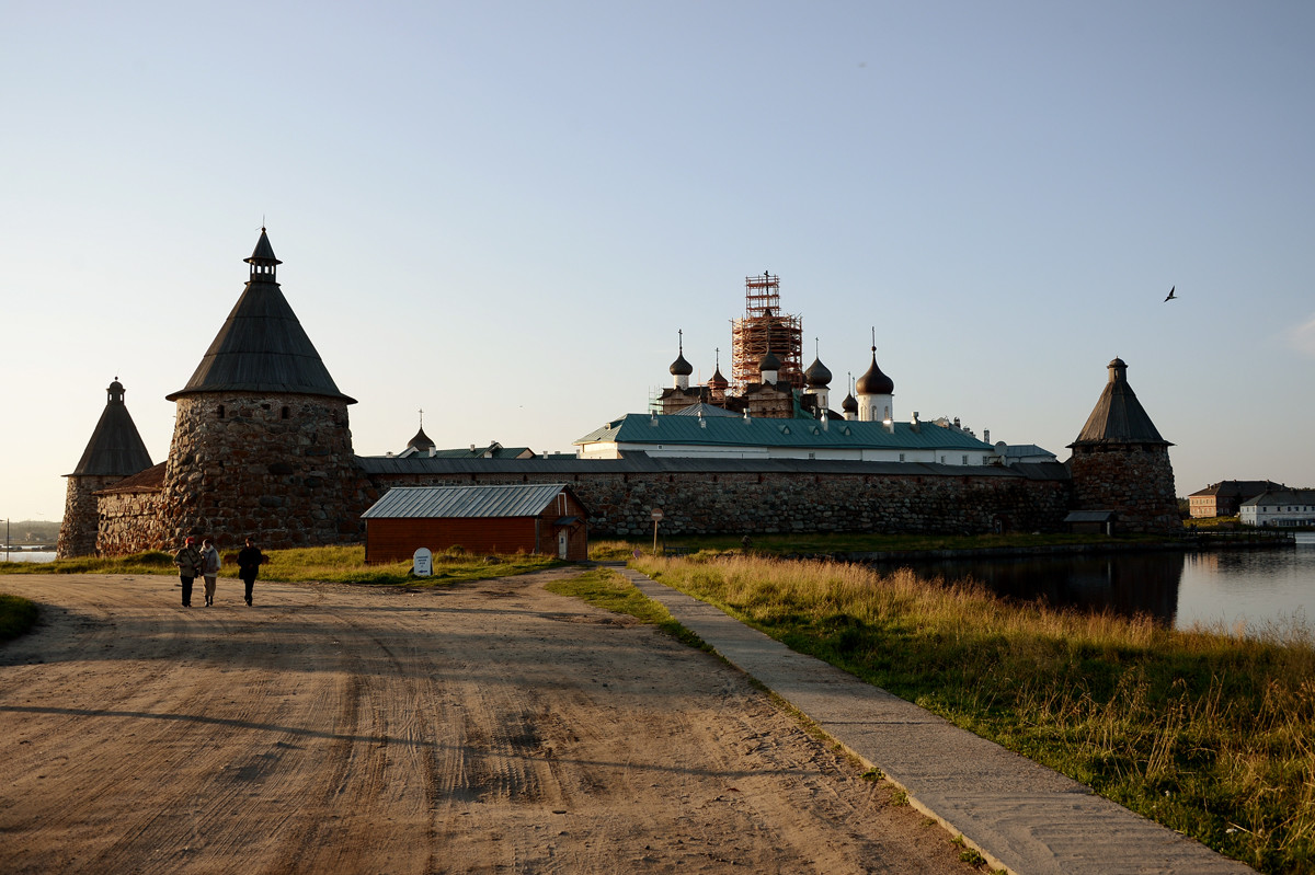 Действующий мужской монастырь на островах Соловецкого архипелага в Архангельске – фотографии России