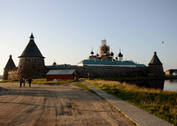 Действующий мужской монастырь на островах Соловецкого архипелага в Архангельске – фотографии России