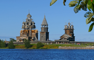 Музей Кижи (Kizhi Pogost) часто проводит фестивали для туристов – фотографии России