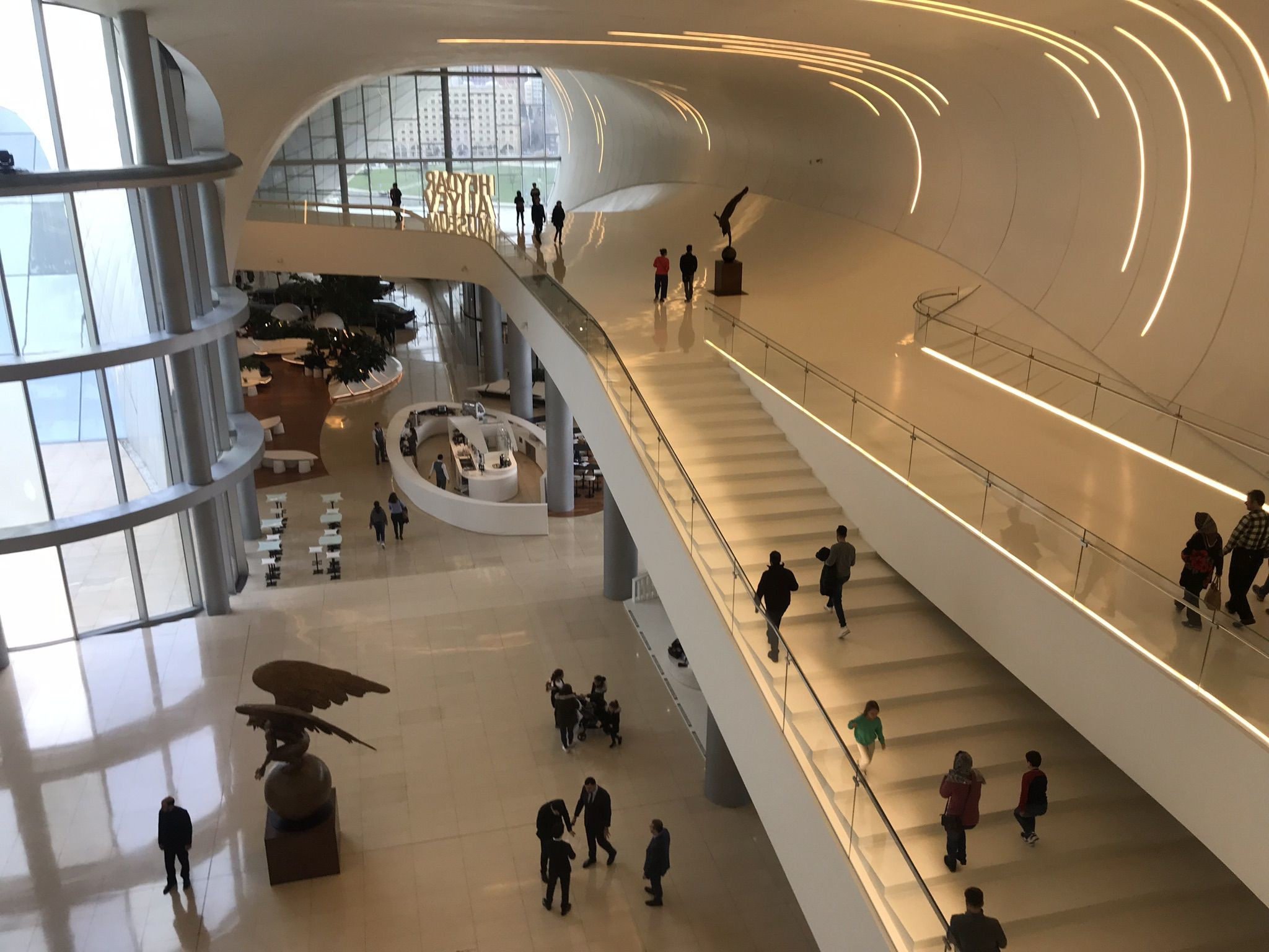 Прогулка по центру Гейдара Алиева в Баку – фотографии Азербайджана