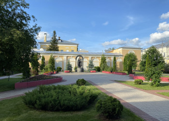 На территории Никитской церкви в честь Рождества Пресвятой Богородицы – фотографии России