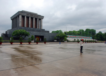 Мавзолей Хо Ши Мина и площадь Бадинь в городе Ханой – фотографии Вьетнама
