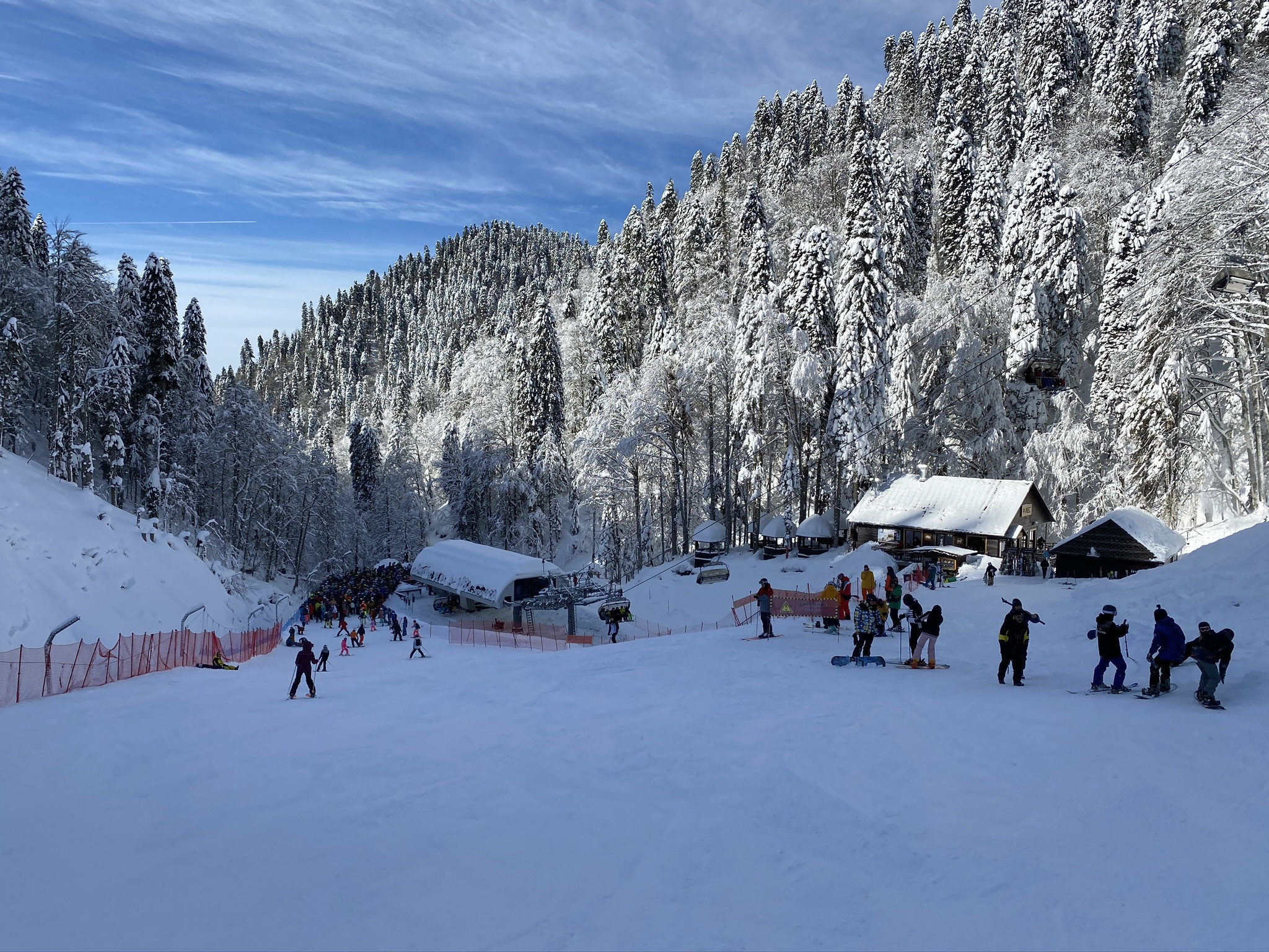 Очередь на подъемник Эдельвейс на Южном склоне – фотографии России
