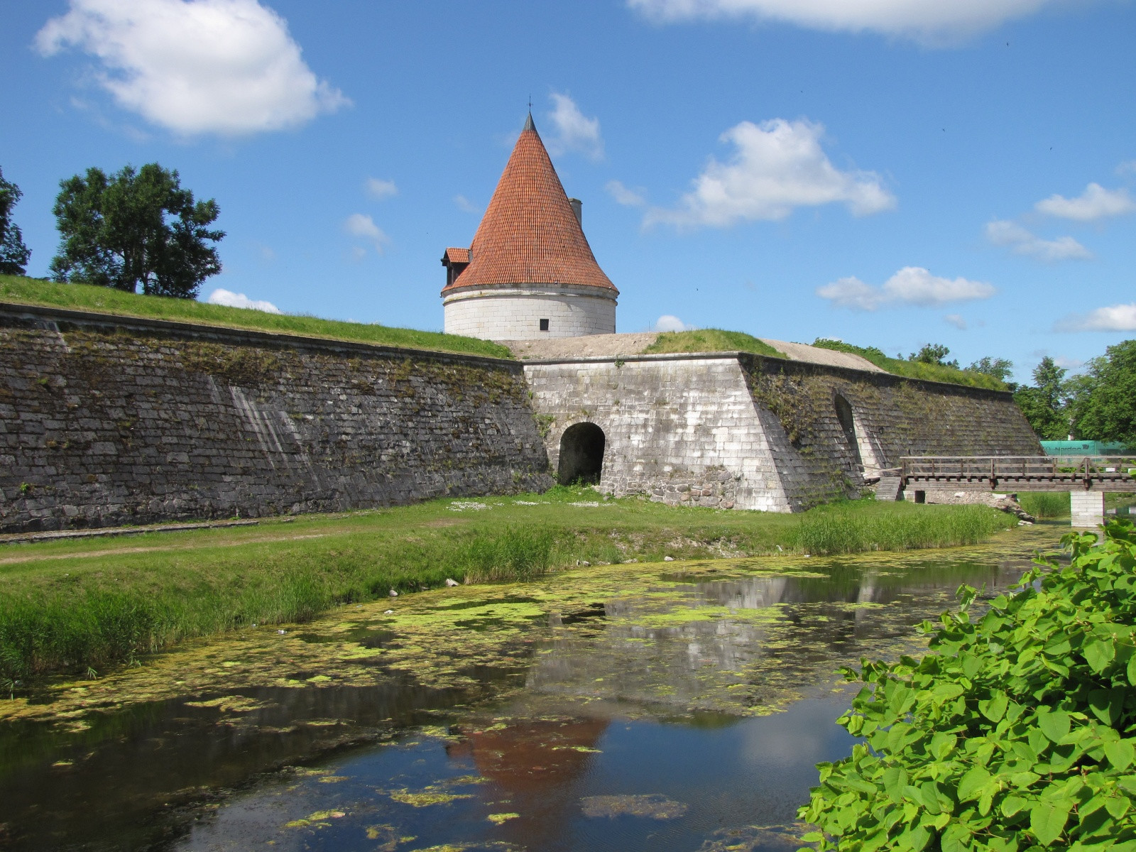 Епископский замок в Курессааре (Kuressaare) – фотографии Эстонии