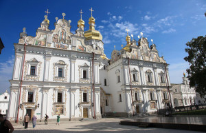 Киево-Печерская Лавра уникальна архитектурой и является самым красивым и известным местом в Киеве – фотографии Украины