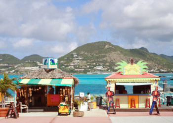 Анимационные палатки в круизном порту Филипсбурга, Синт-Мартен – фотографии Синт-Мартена