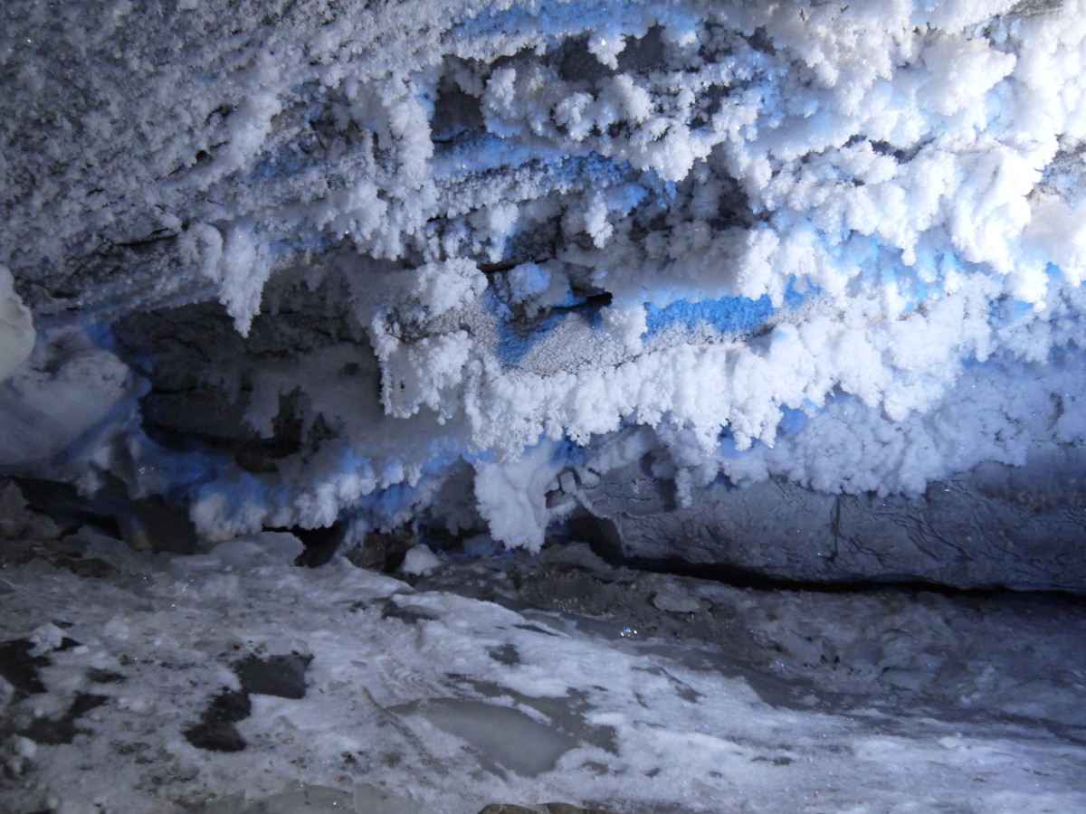 Кунгурская пещера в Пермском крае расположена неподалеку от города Кунгура – фотографии России