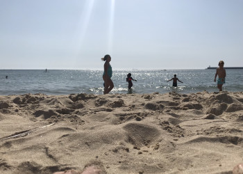 Песок на пляже Прайя-де-Матозиньюш (Praia de Matosinhos), Порту – фотографии Португалии