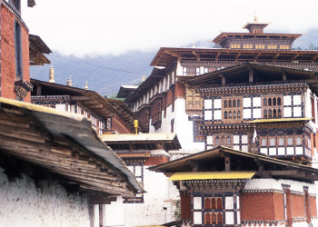 Архитектура крепости-монастыря Джакар-дзонг в Бутане – фотографии Бутана