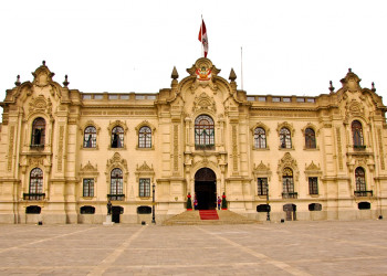 Дворец Правительства Перу (Palacio de Gobierno del Peru) в Лиме – фотографии Перу