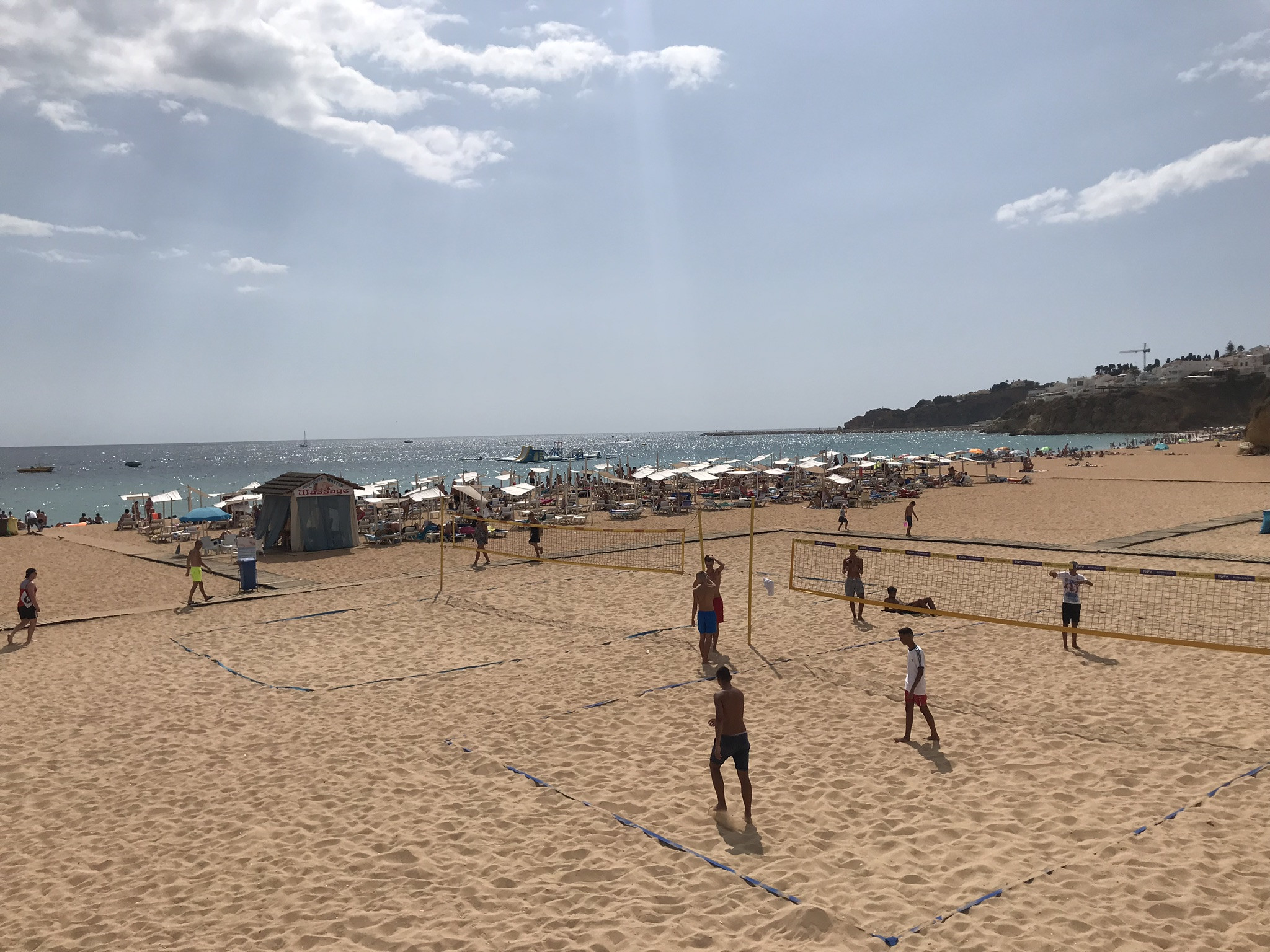 Спортивная площадка на пляже Албуфейры – фотографии Португалии